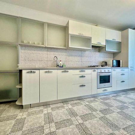 Apartpoltava Стильні Білосніжні Апартаменти, 2-Окремі Кімнати , Документи Для Відрядження , Банківський Чек Eksteriør billede