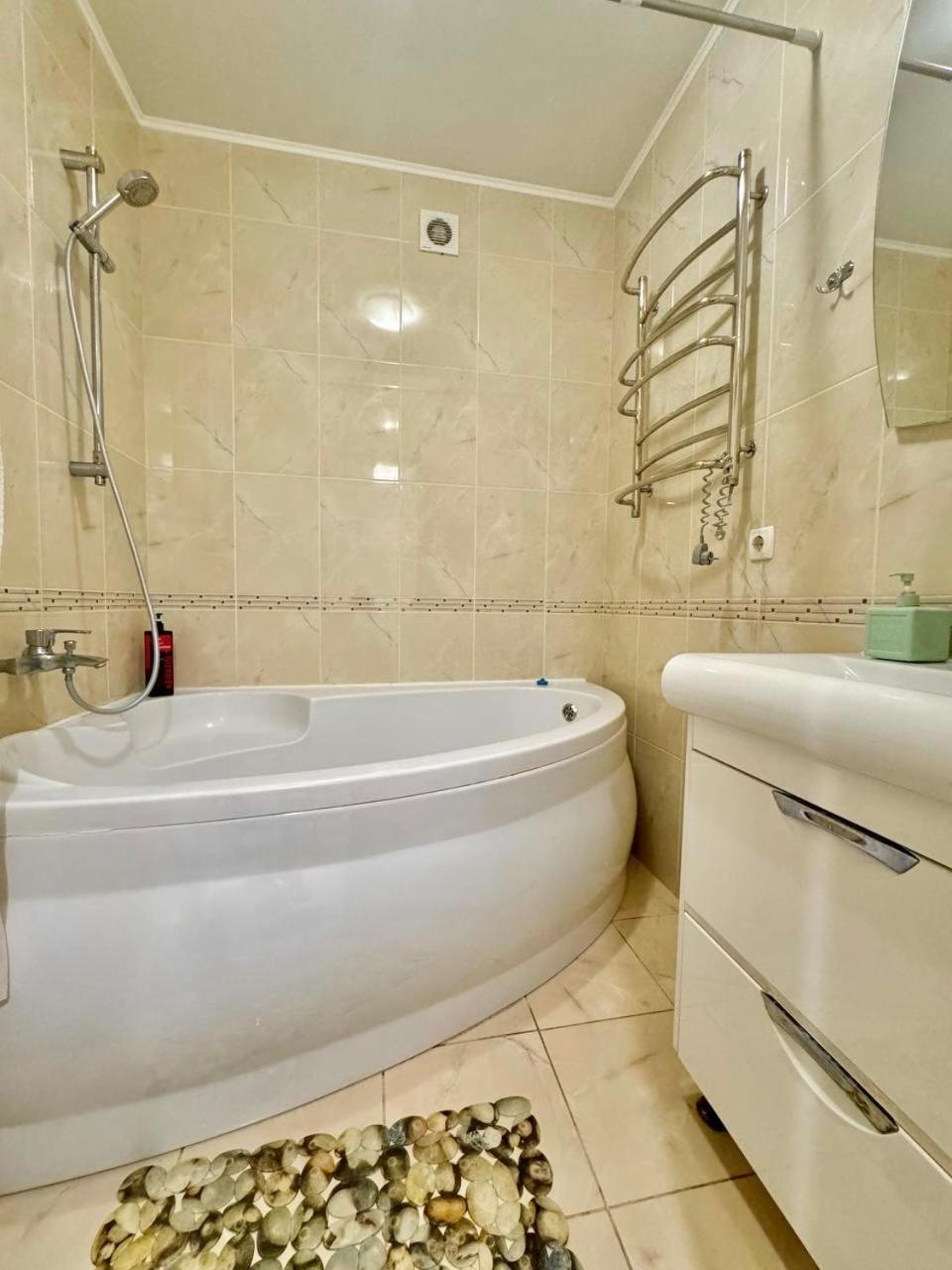 Apartpoltava Стильні Білосніжні Апартаменти, 2-Окремі Кімнати , Документи Для Відрядження , Банківський Чек Eksteriør billede